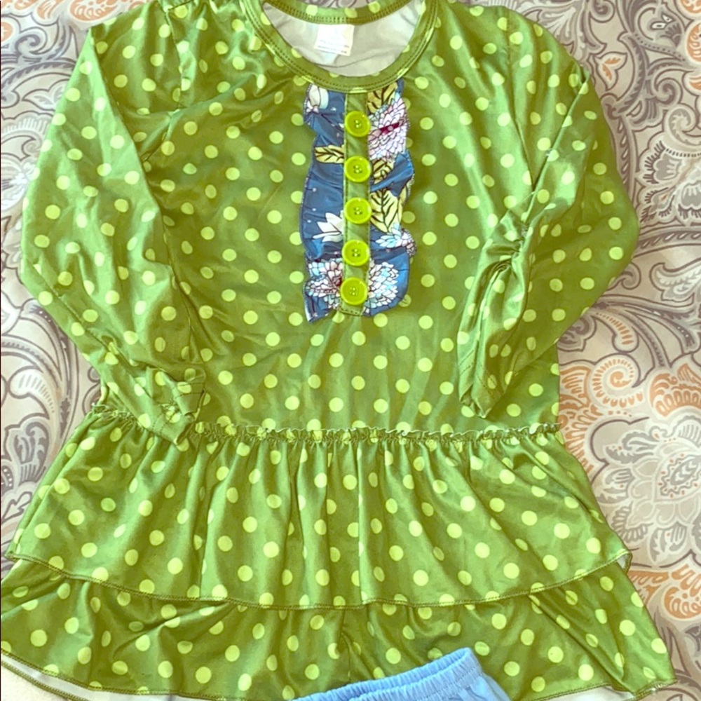 Smoke free boutique outfit
